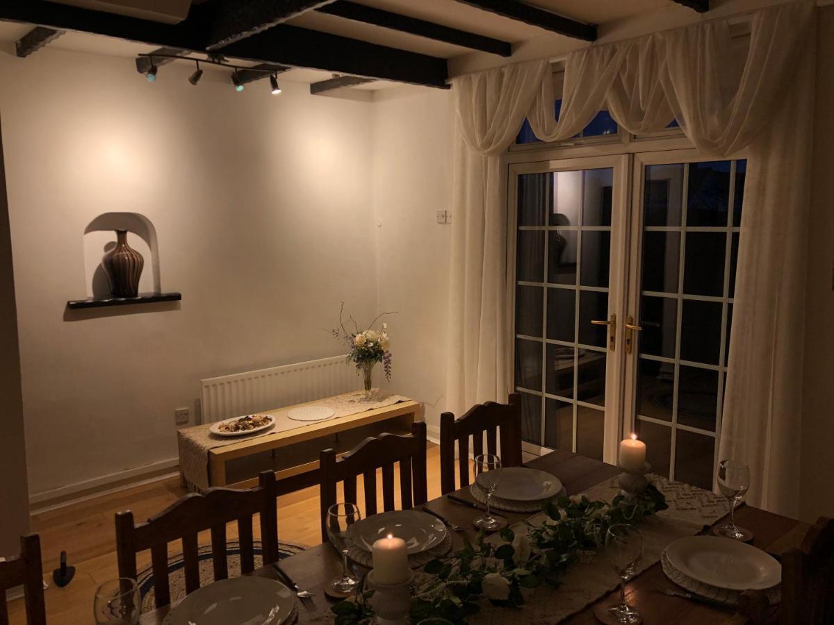 Cosy Rustic 3 Bed Cottage, Great Train Links Bebington Exterior photo